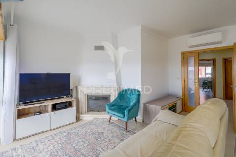 Apartamento t3 com suite, garagem e arrecadação – montijo