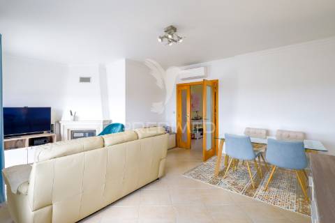 Apartamento t3 com suite, garagem e arrecadação – montijo
