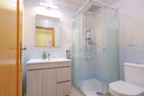 Apartamento t3 com suite, garagem e arrecadação – montijo