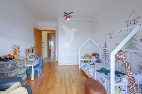 Apartamento t3 com suite, garagem e arrecadação – montijo