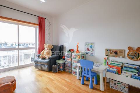 Apartamento t3 com suite, garagem e arrecadação – montijo
