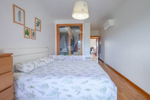 Apartamento t3 com suite, garagem e arrecadação – montijo