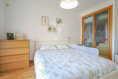Apartamento t3 com suite, garagem e arrecadação – montijo