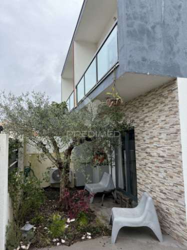 Moradia geminada t3 quinta do conde