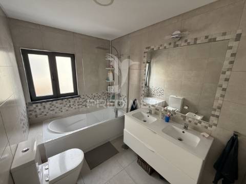 Moradia geminada t3 quinta do conde