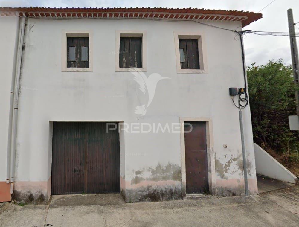 Moradia t2 para recuperar - vila moreira, alcanena