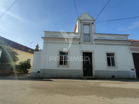 Moradia t4 - vila moreira, alcanena