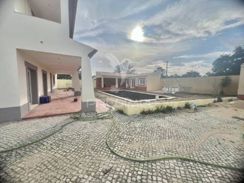Moradia isolada t6 com piscina | lagoinha - palmela