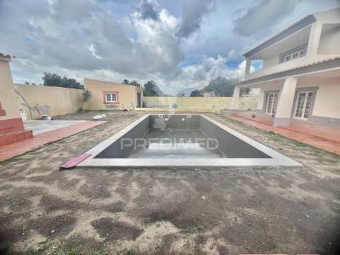 Moradia isolada t6 com piscina | lagoinha - palmela