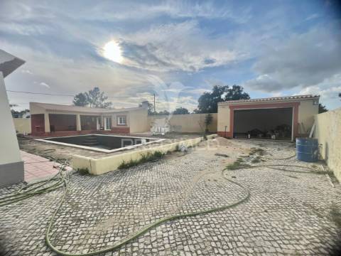 Moradia isolada t6 com piscina | lagoinha - palmela