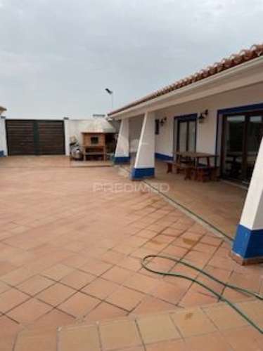 Excelente moradia em entradas/alentejo