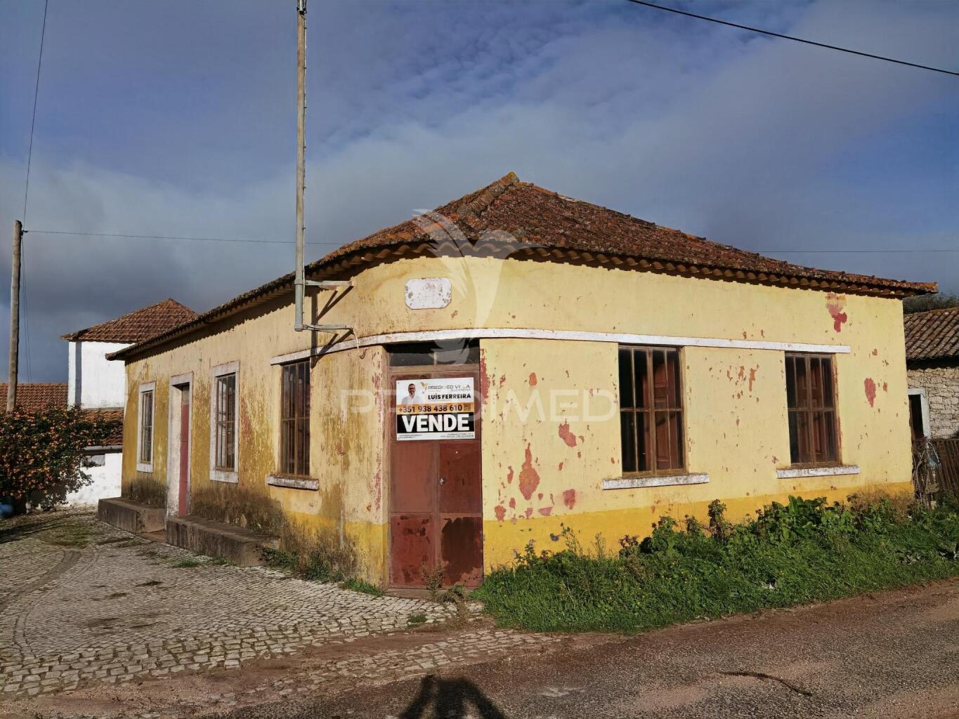 Moradia t2 para restaurar serra de santo antónio / alcanena