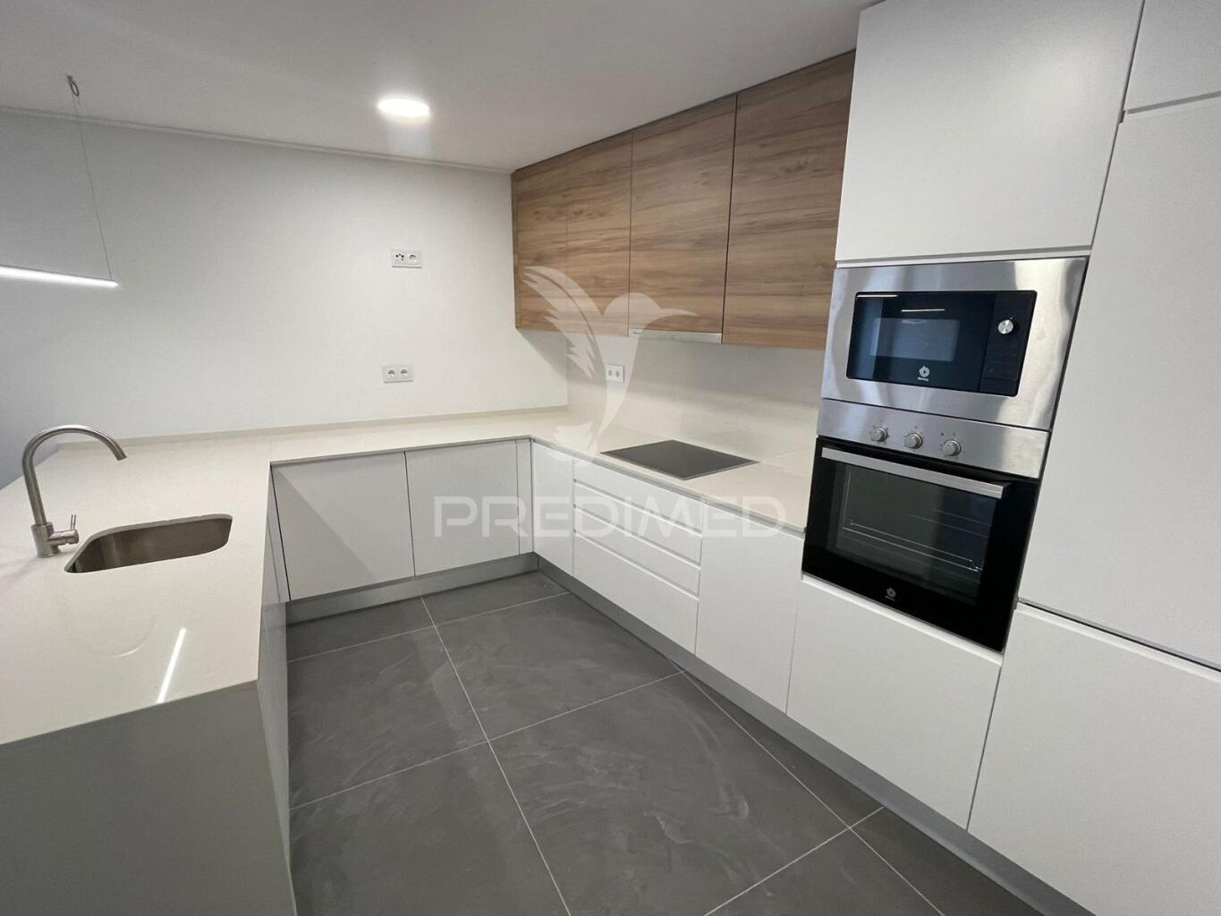 Moradia t3 triplex totalmente remodelada no centro barreiro