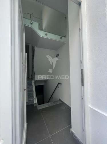 Moradia t3 triplex totalmente remodelada no centro barreiro