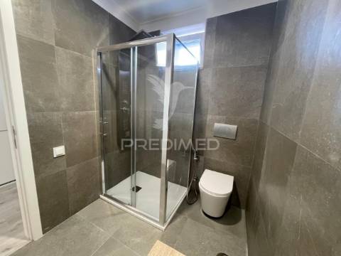 Moradia t3 triplex totalmente remodelada no centro barreiro
