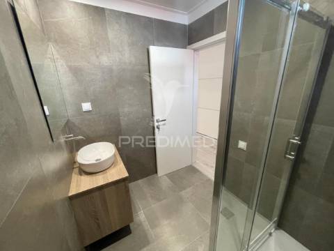 Moradia t3 triplex totalmente remodelada no centro barreiro