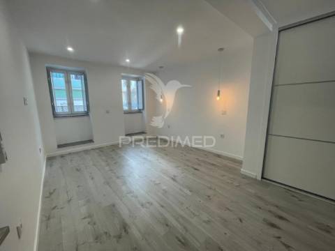 Moradia t3 triplex totalmente remodelada no centro barreiro