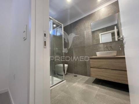 Moradia t3 triplex totalmente remodelada no centro barreiro