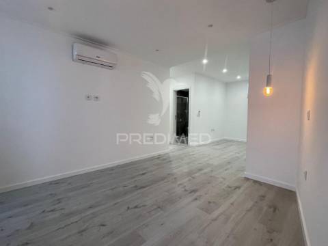 Moradia t3 triplex totalmente remodelada no centro barreiro