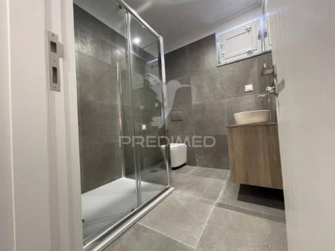 Moradia t3 triplex totalmente remodelada no centro barreiro