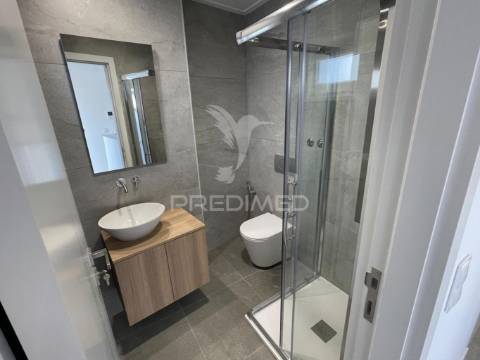 Moradia t3 triplex totalmente remodelada no centro barreiro