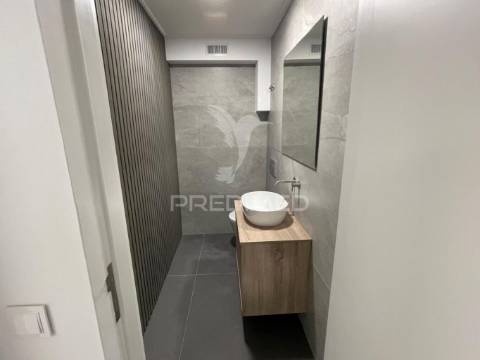 Moradia t3 triplex totalmente remodelada no centro barreiro