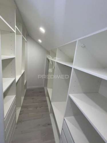 Moradia t3 triplex totalmente remodelada no centro barreiro