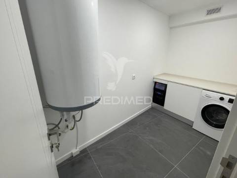 Moradia t3 triplex totalmente remodelada no centro barreiro