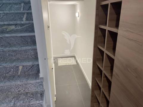 Moradia t3 triplex totalmente remodelada no centro barreiro