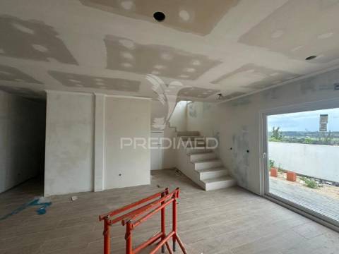 Moradia nova com vista postal no planalto de santarém