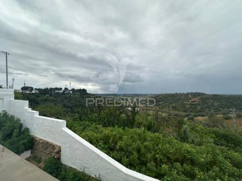 Moradia nova com vista postal no planalto de santarém
