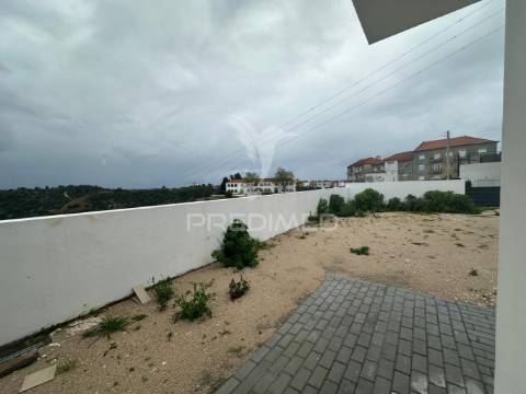 Moradia nova com vista postal no planalto de santarém