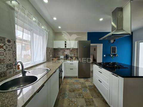 Moradia t4 com quintal em garvão, ourique