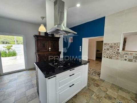 Moradia t4 com quintal em garvão, ourique