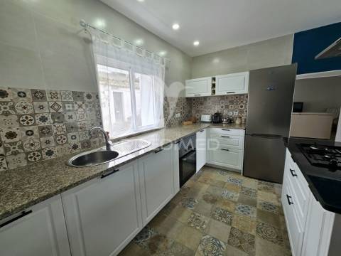 Moradia t4 com quintal em garvão, ourique