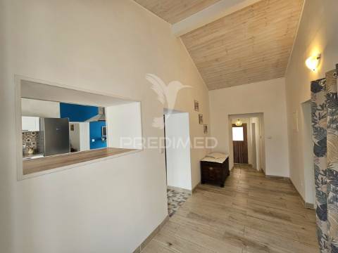 Moradia t4 com quintal em garvão, ourique