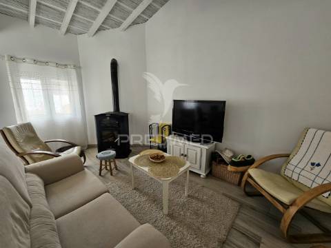 Moradia t4 com quintal em garvão, ourique