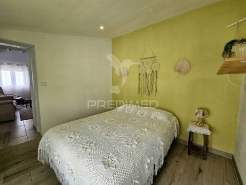 Moradia t4 com quintal em garvão, ourique