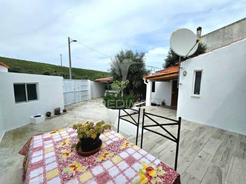 Moradia t4 com quintal em garvão, ourique