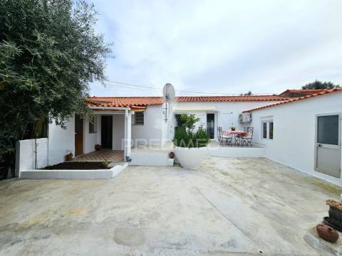 Moradia t4 com quintal em garvão, ourique