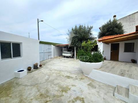 Moradia t4 com quintal em garvão, ourique