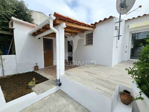 Moradia t4 com quintal em garvão, ourique