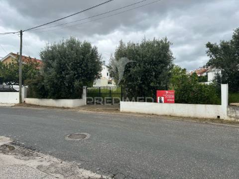 Terreno urbano de 1928m2 nos casais novos (alenquer)