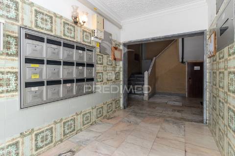 Apartamento t2 com potencial para t3 – paivas, seixal