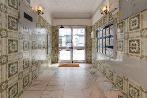 Apartamento t2 com potencial para t3 – paivas, seixal