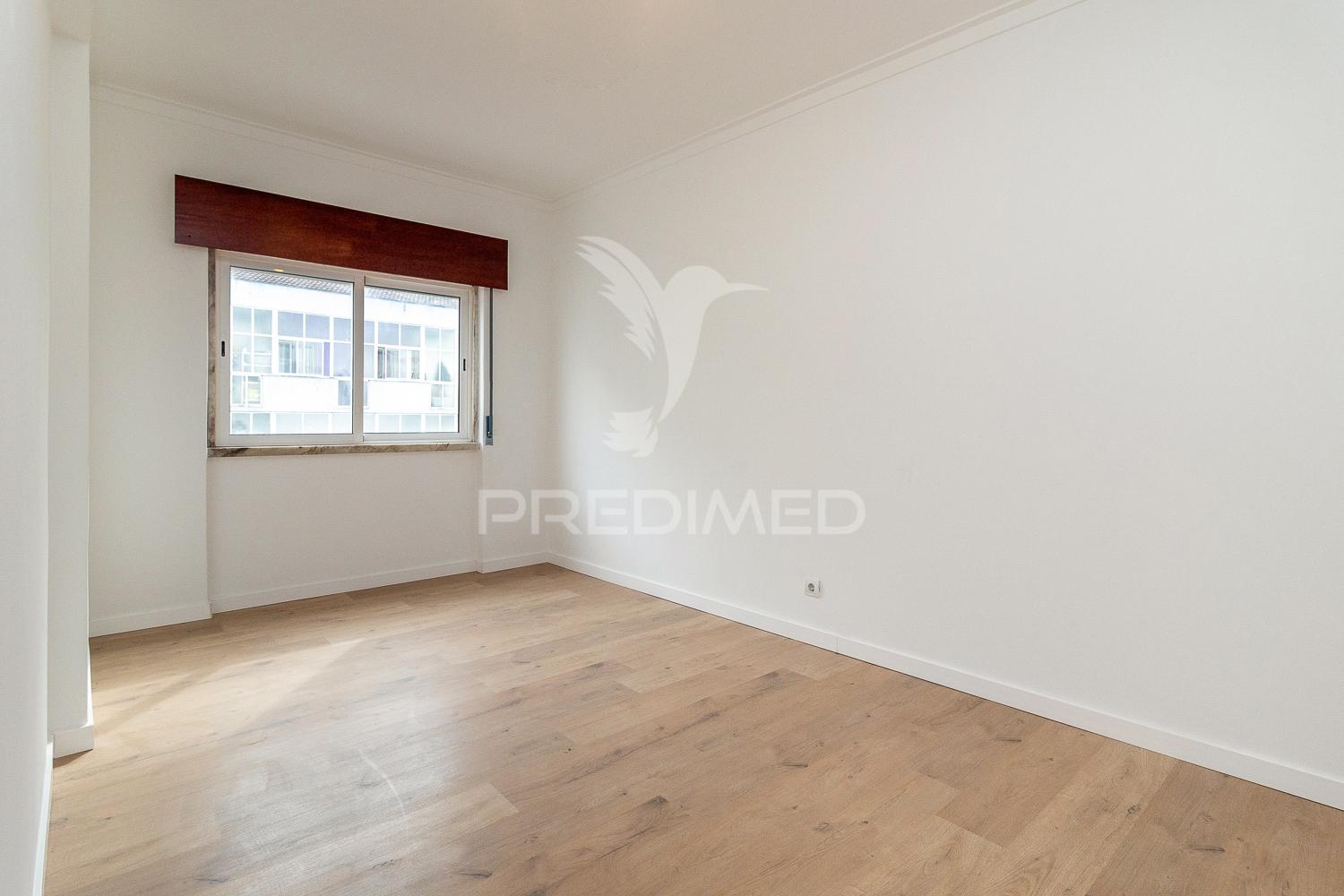 Apartamento t2 com potencial para t3 – paivas, seixal
