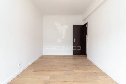 Apartamento t2 com potencial para t3 – paivas, seixal