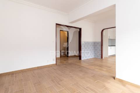 Apartamento t2 com potencial para t3 – paivas, seixal