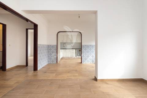 Apartamento t2 com potencial para t3 – paivas, seixal