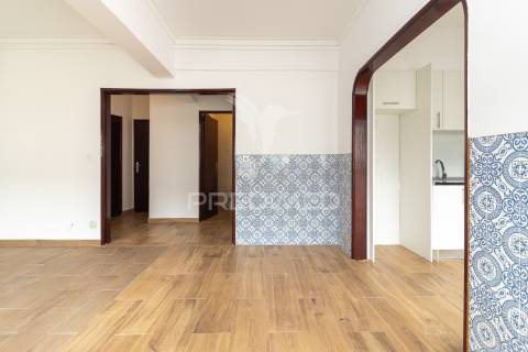 Apartamento t2 com potencial para t3 – paivas, seixal